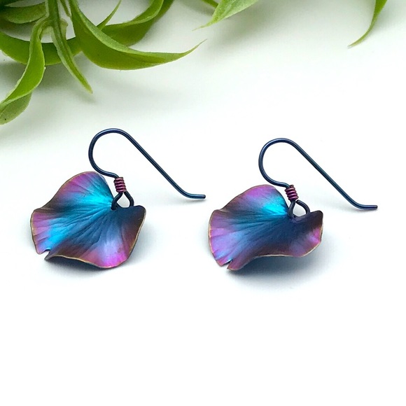 🌿 Lovely Titanium Gingko Pierced Earrings 🌿 - Picture 2 of 5